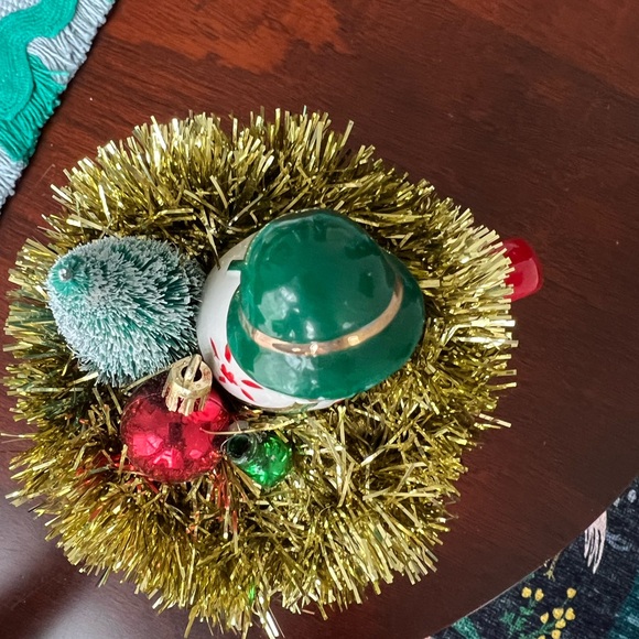 Christmas Lady Handmade Vintage Christmas Vignette/Diorama Decoration - Picture 7 of 10